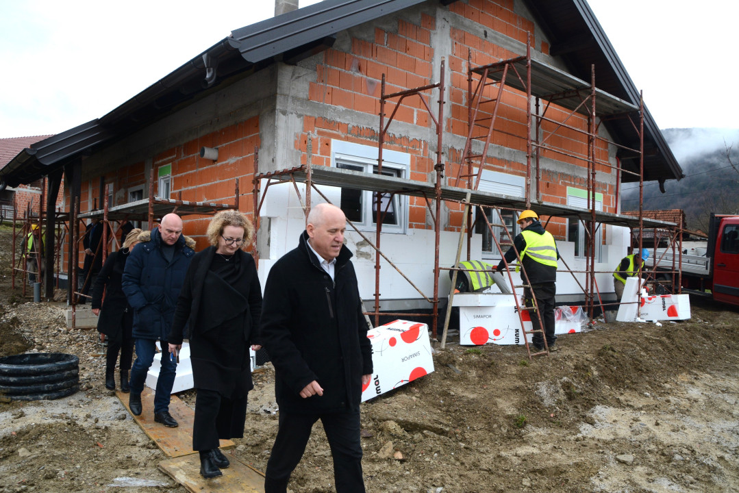 Potpredsjednik Vlade i ministar prostornog uređenja, graditeljstva i državne imovine Branko Bačić u obilasku gradilišta obnove u Gornjoj Stubici
